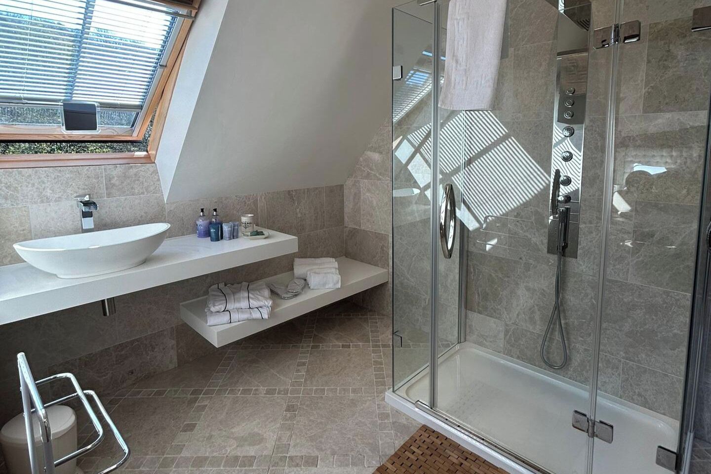 Shower, towels