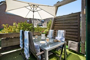 Outdoor dining - Apartment 'Backbord 21' close to the Beach with Garden & Wi-Fi (Varel / Dangast)