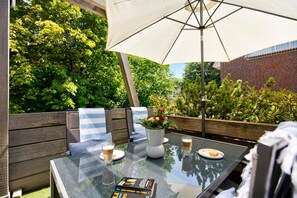 Outdoor dining - Apartment 'Backbord 21' close to the Beach with Garden & Wi-Fi (Varel / Dangast)