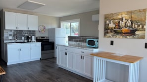 Kondominium, 3 kamar tidur, akses ke kolam renang, pemandangan danau | Dapur pribadi | Mesin pembuat kopi/teh