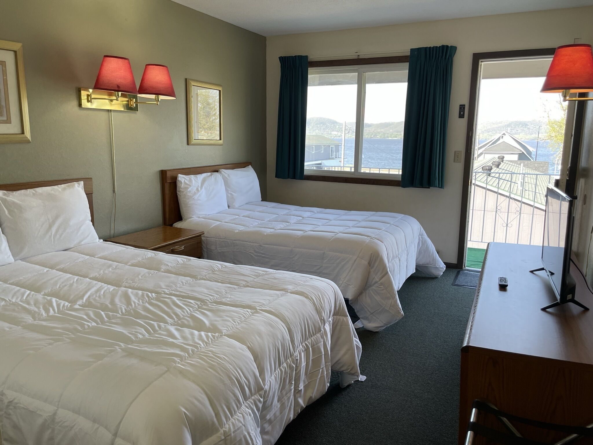 Phòng đôi, có thể sử dụng hồ bơi, quang cảnh hồ | Truy cập Internet không dây miễn phí, bộ trải giường 