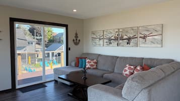 Condo, 3 Bedrooms, Pool Access, Lake View | Living area