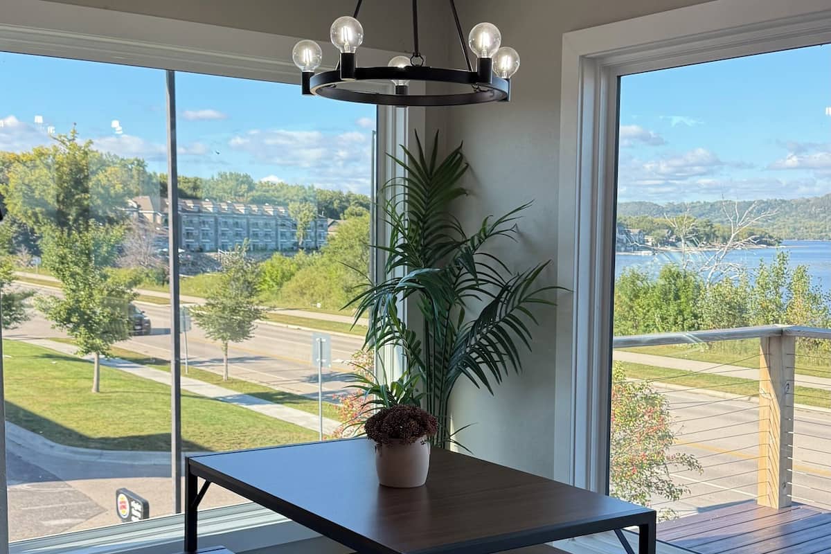 Kondominium, 3 kamar tidur, akses ke kolam renang, pemandangan danau | Makan di kamar