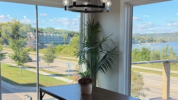 Condo, 3 Bedrooms, Pool Access, Lake View | In-room dining