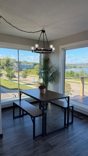Condo, 3 Bedrooms, Pool Access, Lake View | In-room dining