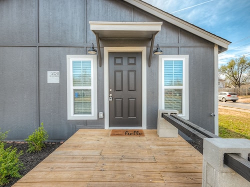 Cozy Cottage in BoomerTown