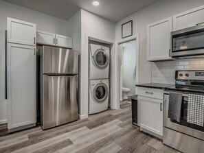 Refrigerador, microondas, horno y parrilla de estufa 