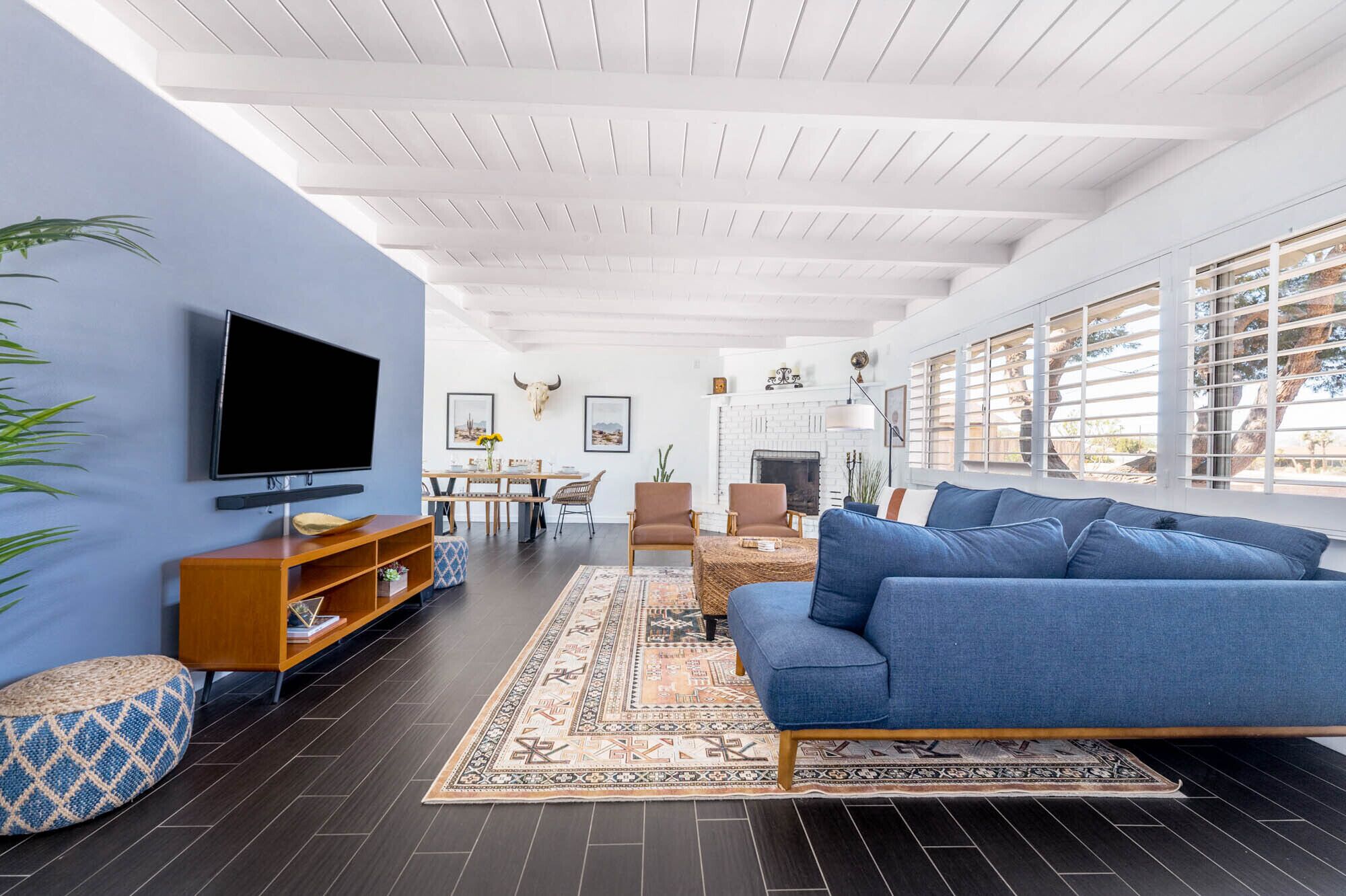Smart TV, fireplace, table football, stereo