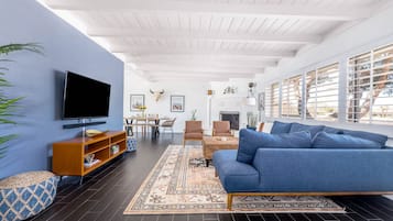 Smart TV, fireplace, table football, stereo
