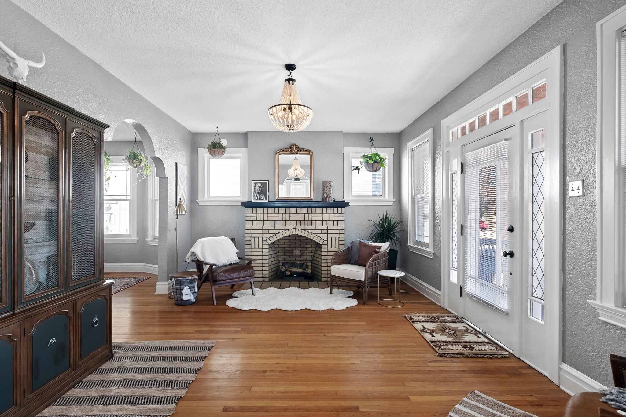 Beautiful and Spacious Family Home Near OldTown with Theater