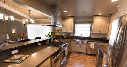 Rattlesnake Paradise , 5 min. to hiking & charming downtown. Quiet neighborhood.