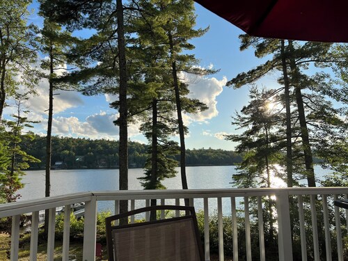 Charming 3 bedroom on Beech Hill Pond close to Ellsworth and Bar Harbor WiFi, AC