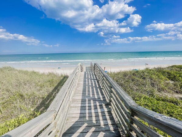 Beach nearby, sun loungers - ☀️Cozy 2Br Beach House☀️ with Private Beach Access! (North Topsail Beach)