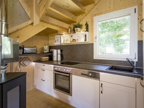 Frigorífico, microondas, horno y lavavajillas