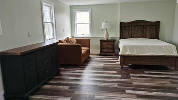 7 bedrooms, desk, iron/ironing board, free WiFi