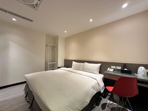 Cubrecamas, escritorio, wifi gratis y ropa de cama 