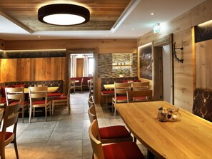 Dining - #315 für bis zu 4 Personen by Interhome (Kaprun)