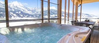 Superior 4 SZ,Sauna&Aussenbadewanne by Interhome