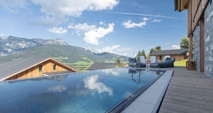 Premium mit 5 Schlafzimmern, Sauna &Pool by Interhome