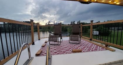 Houseboat Cottage
