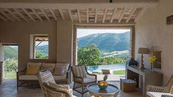 TV, peis og DVD-spiller