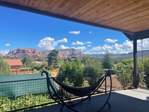 Terrace/patio - Sedona Glam Farmhouse with Red Rock View (Sedona)