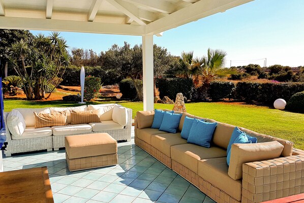 المنطقة المحيطة بالمنشأة