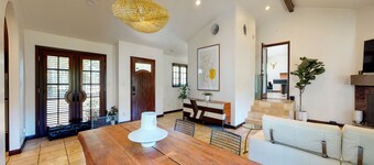 Casa Vista! Stunning Direct Hollywood Sign Views!!