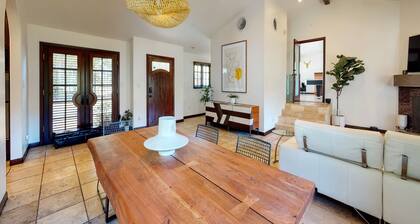 Casa Vista! Stunning Direct Hollywood Sign Views!!