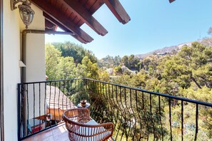 Property grounds - Casa Vista! Stunning Direct Hollywood Sign Views!! (Los Angeles)
