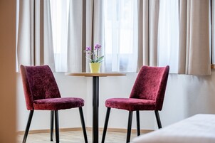 Quarto casal | Roupas de cama antialérgicas, cofres nos quartos, Wi-Fi de cortesia
