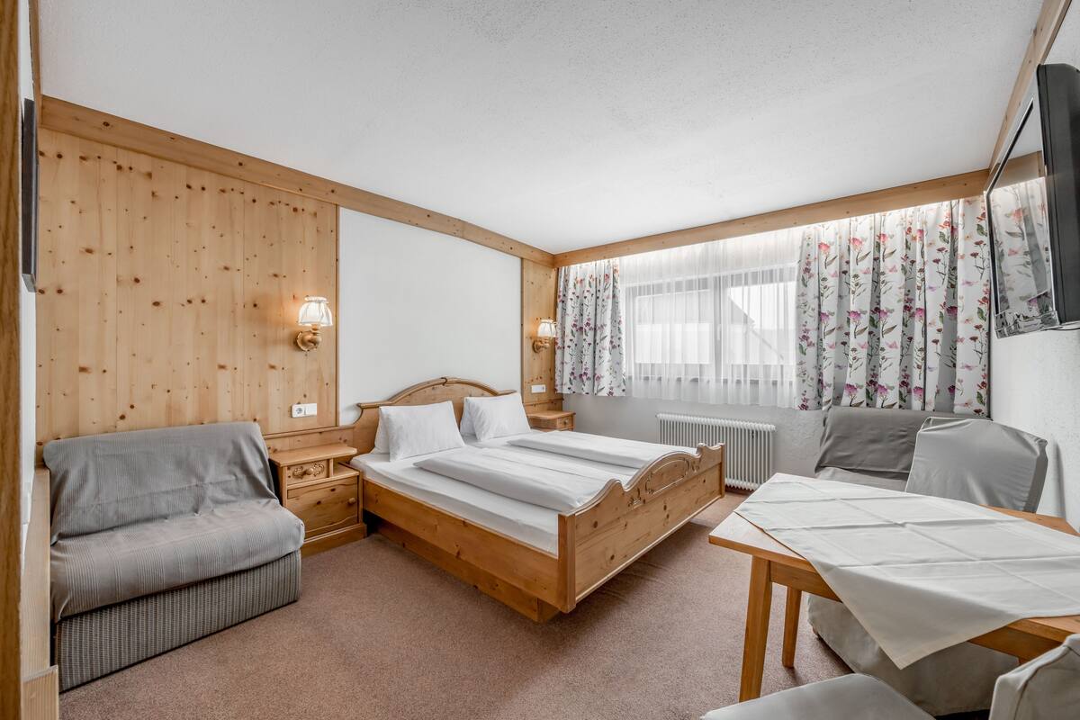 Double Room | Peralatan tempat tidur hipoalergenik, peti besi dalam bilik 