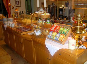 Free daily buffet breakfast