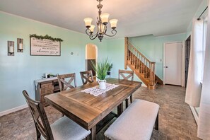 Dining - Quiet Elizabethville Home w/ Fire Pit + Views (Elizabethville)