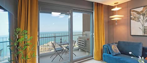 Junior Suite Ocean | 3 bedrooms, individually decorated, individually furnished, free WiFi