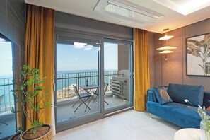 Junior Suite Ocean | Individually decorated, individually furnished, free WiFi, bed sheets - ElMomento Osiria (Busan)