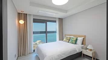 Suite, vista al océano (Junior) | Decoración personalizada, muebles diferentes y wifi gratis