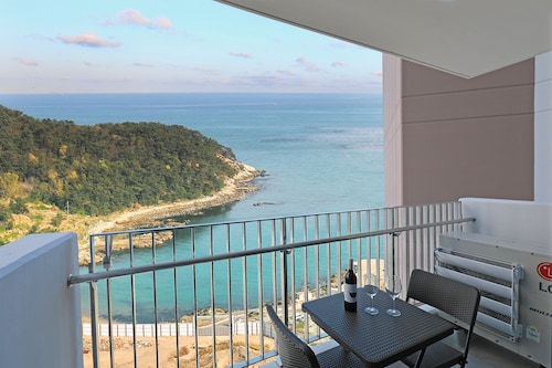 엘모멘토 오시리아