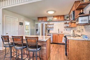 Fridge, microwave, stovetop, dishwasher - Lakefront Eatonton Home: Boat Dock + Fire Pit (Eatonton)