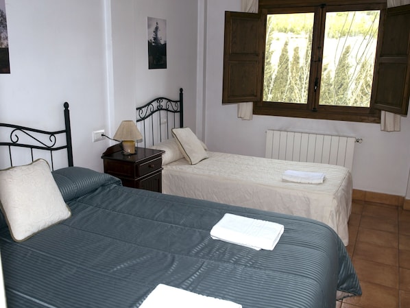 1 غرفة نوم وسرير سفر وواي فاي مجانًا وملاءات أسرّة