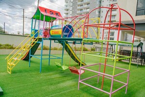 Zona de juegos infantil al aire libre