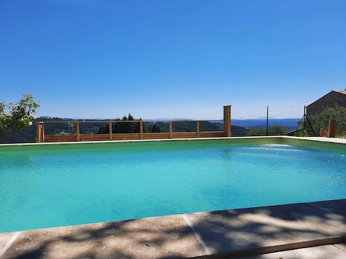 Maison ardéchoise confort 4*,climatisée,piscine chauffée,vue panoramique
