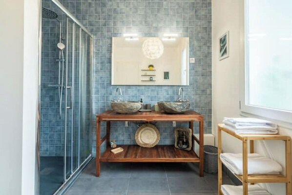 Shower, hair dryer, towels, soap