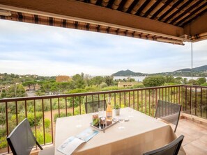 Outdoor dining - agay Plage by Interhome (Agay Saint Raphael)