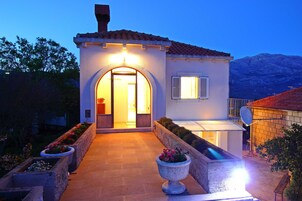 Apartamento (One Bedroom Apartment with Balcony) | Fachada