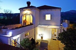 Apartment (One Bedroom Apartment with Balcony) | Exterior