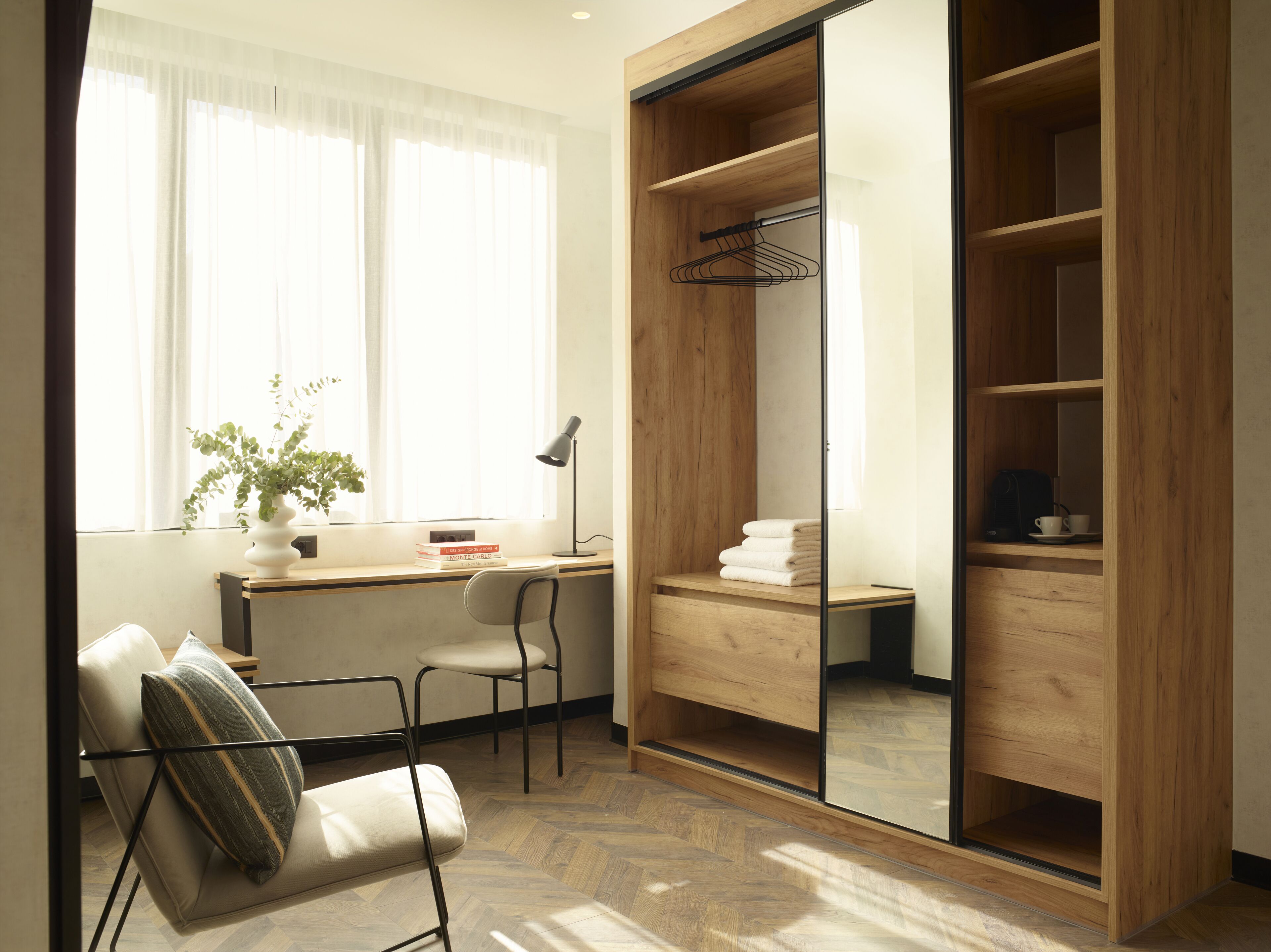 the port comfort room | living area