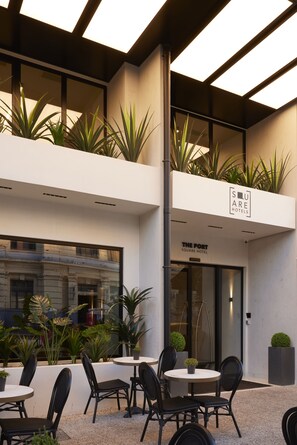 Property entrance - The Port Square Hotel (Piraeus)