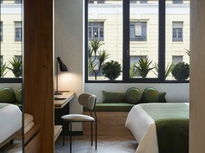 The Port Double Room with Square View | Coin séjour