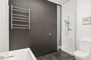 Bathroom - BOUTIQUE STAYS - Mordi Beach House (Mordialloc)